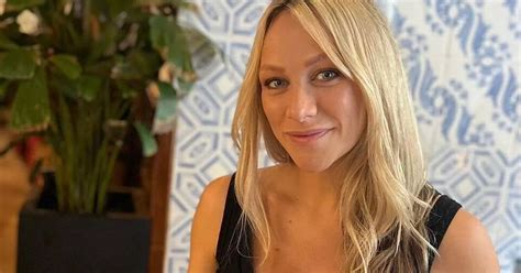 Chloe Madeley poses completely naked。